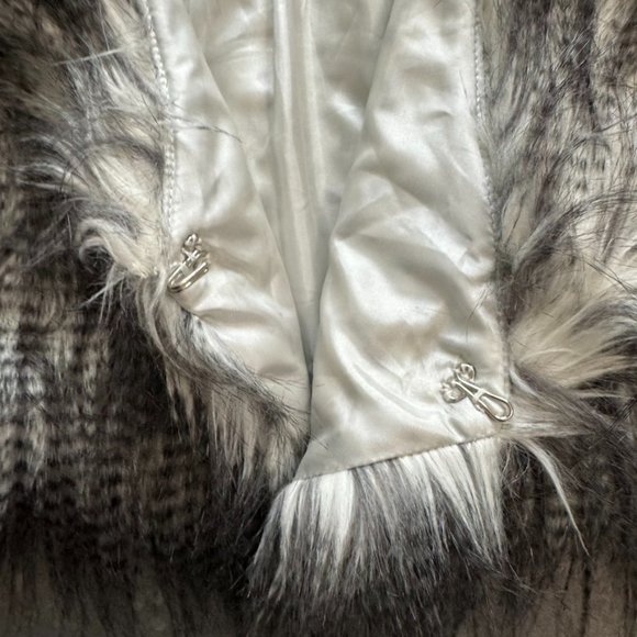 Shelly Women's Vest - Picture 7 of 9